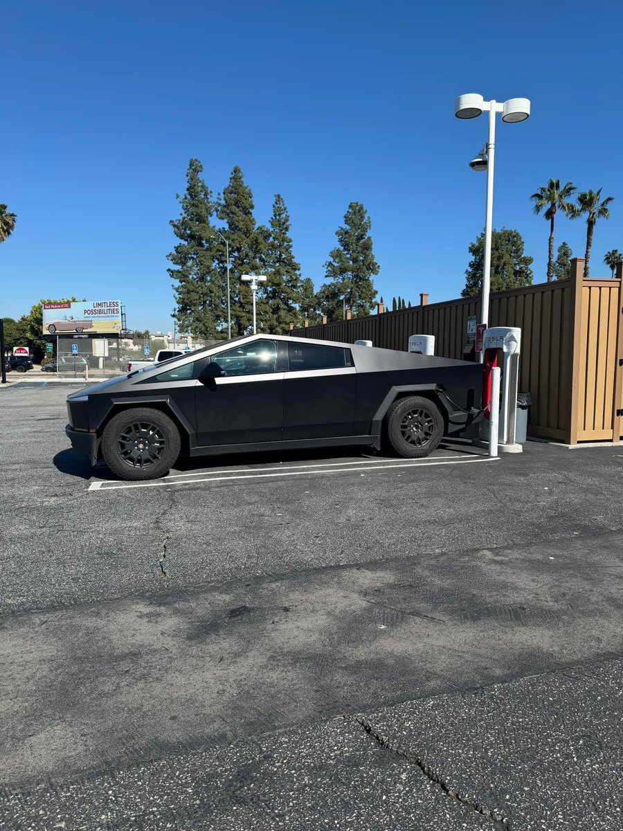 Pasadena Supercharger had it all today 👀

📸: Danny Kaye