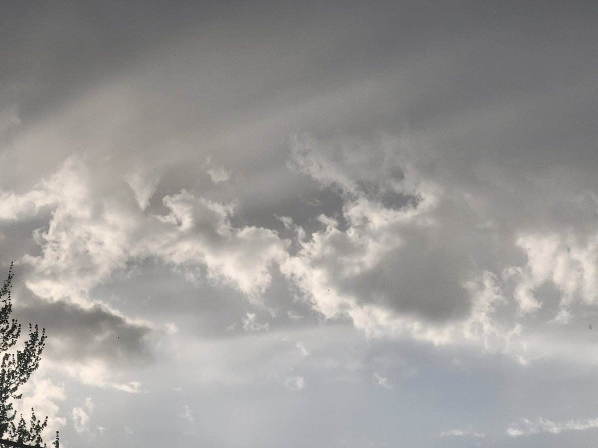 Five cloud pictures I took while it was raining
(Part 1)
#Clouds #cloudphotography