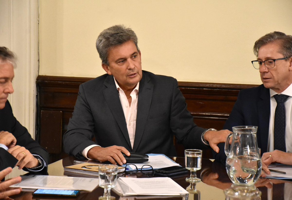 MonapyAr's tweet photo. 👉Gracias Bloque Radical Senadores por recibirnos para poder presentar nuestro proyecto Ley Integral Pyme (LIP) que puede generar más de dos millones de puestos de trabajo en el término de un año💪🇦🇷🇦🇷

#PYME #UCR #Argentina #Noticias https://t.co/WA8SA5fEjB