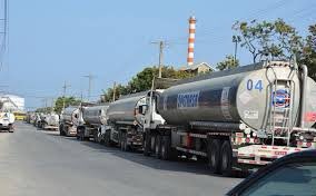 MARADIOFM's tweet photo. Le @TVarreux a livré les 15 et 16 avril 553.500 gallons de gasoline et 547.800 gallons de diesel .Durant ces deux jours ,135 camions-citernes ont été chargés au Centre de stockage pétrolier WINECO souligne le Terminal Varreux .#RFMINFO https://t.co/9rMVZxvm8K