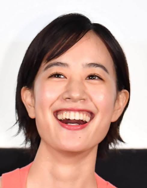 朝イチ見てて、笑顔がめちゃくちゃかわいい！誰これ？と思ったら
原田美枝子と石橋凌の娘、石橋静河さんだって〜　#nhk
気品とオーラがやばい。