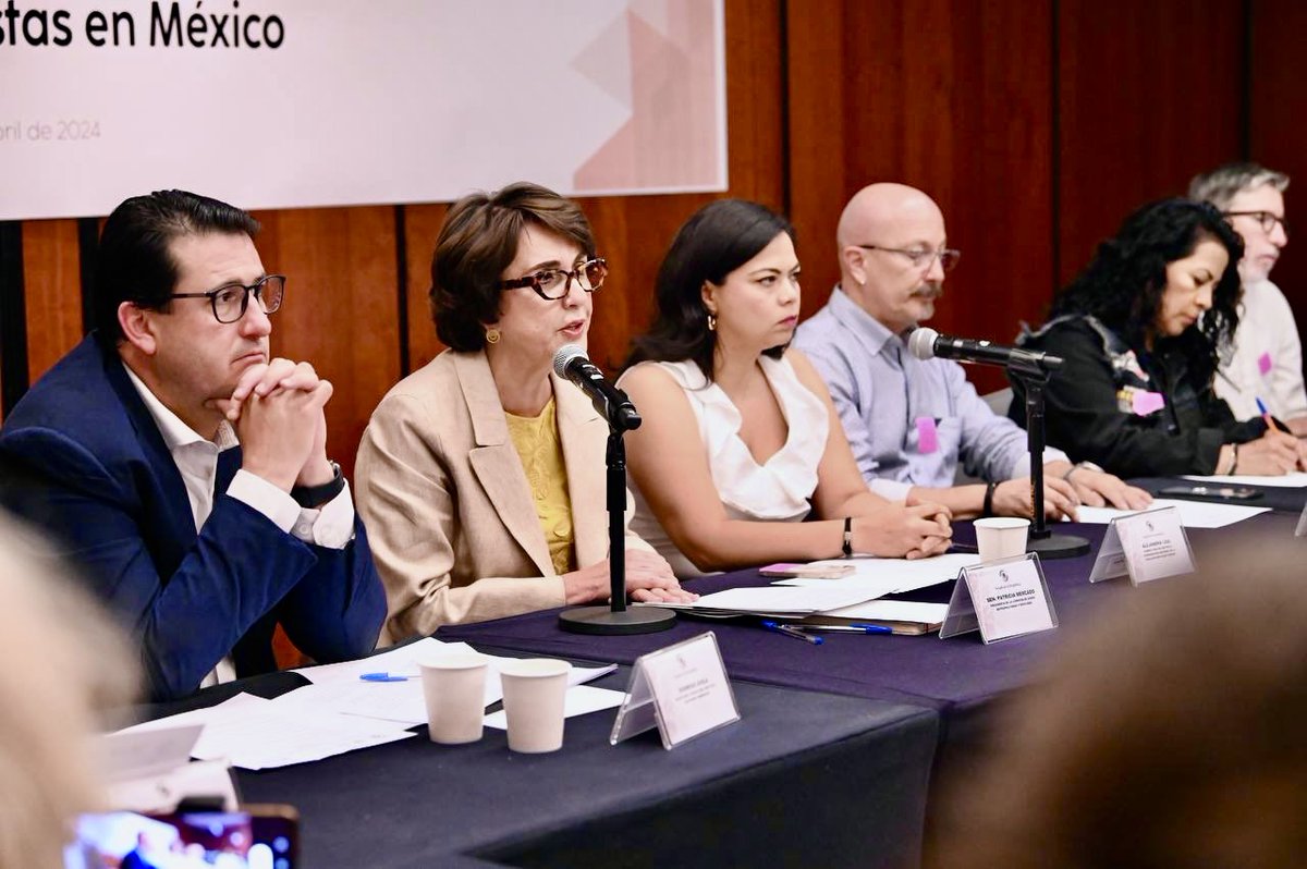 💬🏍️ En el diálogo sobre regulación para uso seguro de motocicletas en México, convocado por la Sen. <a href="/Pat_MercadoC/">Patricia Mercado</a>  diversas voces destacaron la necesidad de legislar para garantizar la #SeguridadVial de usuarios de motocicletas.