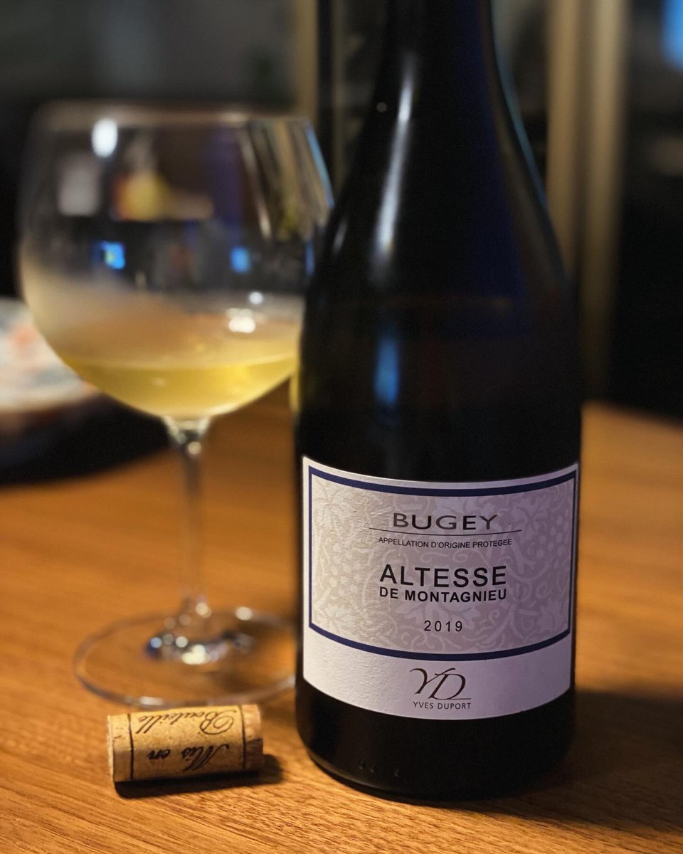 Bugey。この残糖度少し残して造られるほんの少しの甘みがたまらない美味しさです。
このワイン2000円台なら絶対買いですね。