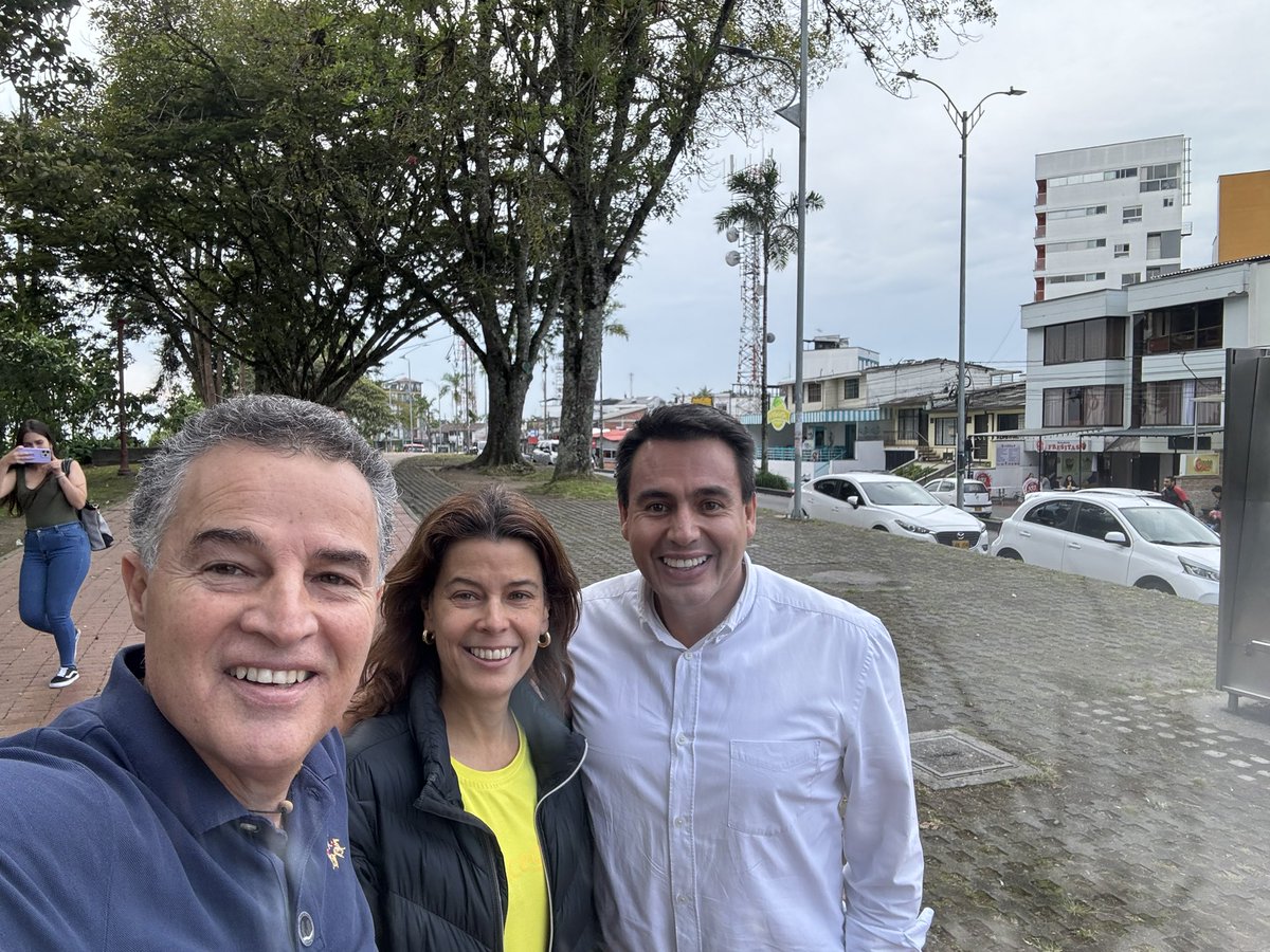 Espectacular Manizales y más aún recórrerla con su Alcalde @JorgeERojasG, con él ratificamos que LA SEGURIDAD ES LA PRIMERA INVERSIÓN SOCIAL. Su experiencia, visión, conocimiento,capacidad de trabajo y su profundo amor por Manizales y su gente son garantía para la ciudad.