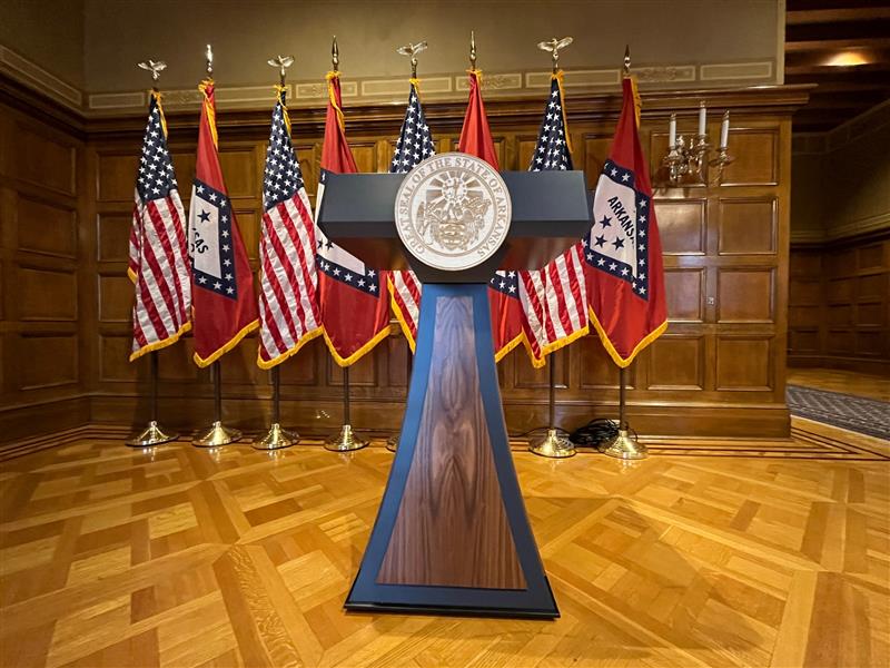 Here it is- the center of a $19k purchase that lead to a months long audit from the state. We got access after legislators asked why press had not been able to see it. Tonight--our first time seeing the podium in person after the governor's office dodged past requests #arpx