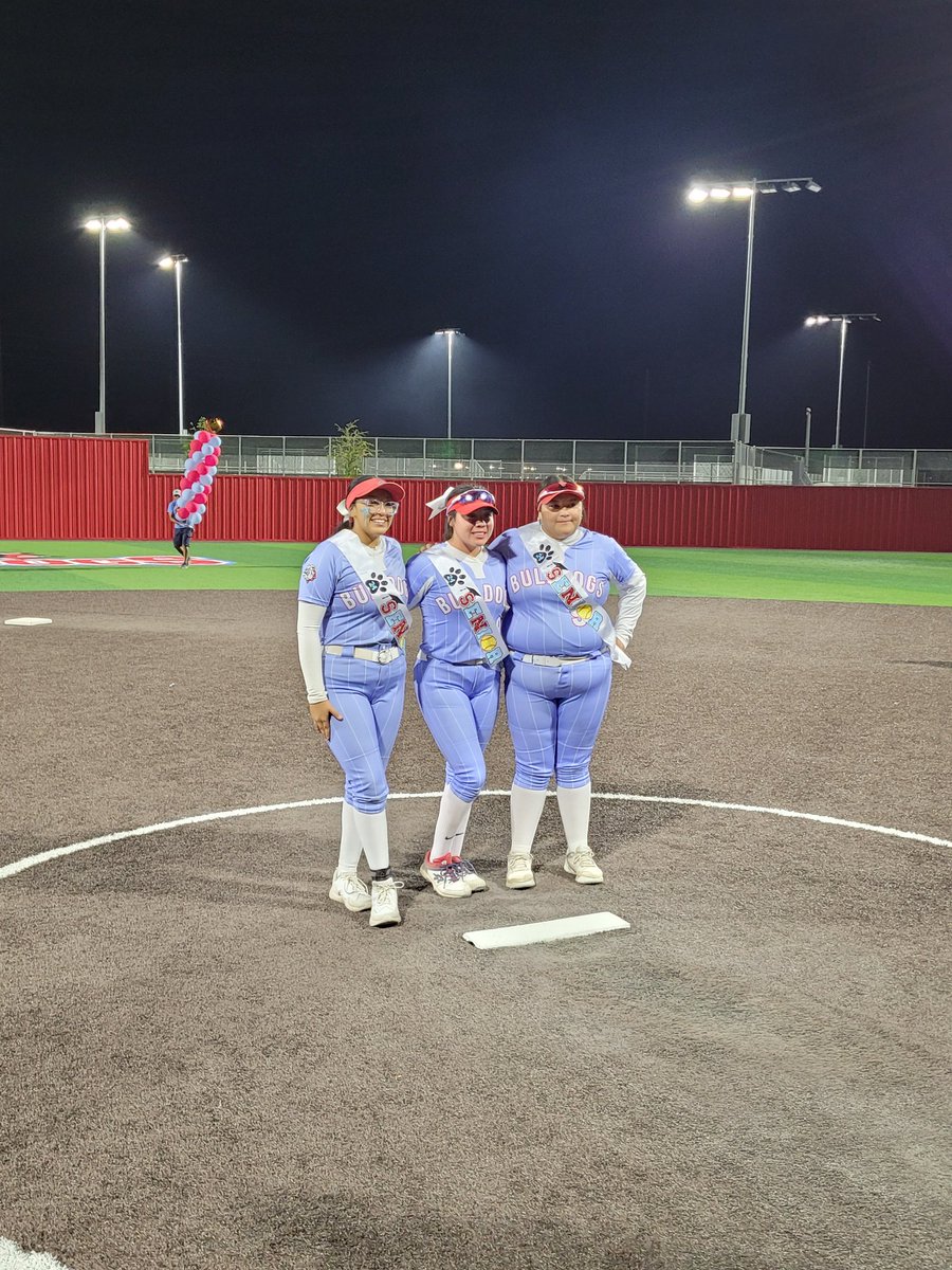 Senior night, and the ladies did not disappoint! They came together to break a 7 year senior night losing streak this evening versus the TBirds. So proud of this team! Highlights below. @Socorro_HS1 @RLara01_SHS @Coach_E_Cano @Fchavezeptimes