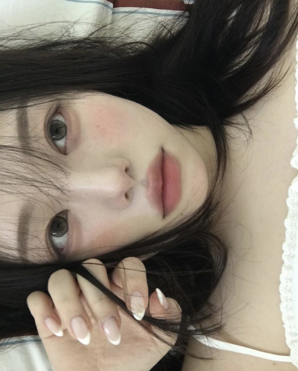 rs2sieme's tweet photo. 선우님 블러셔 립 너무 아름다워서 일단 장바구니에 담음 https://t.co/LegJnjg3XJ