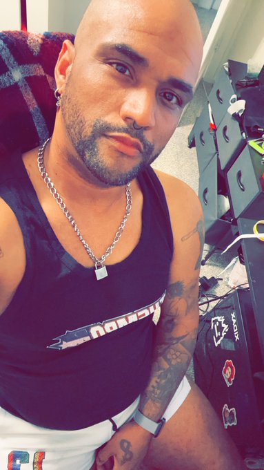 Come get on your knees for me. My hole that I usually use hasn&rsquo;t felt like it and I am wanting to find