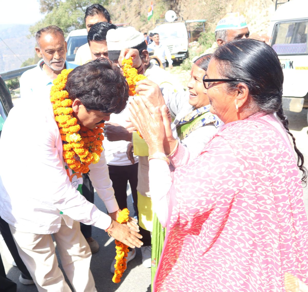 आज पोखरीखेत, सीकू में जनसंपर्क और जनसंवाद कर जनता से सीधा संवाद किया। इस दौरान जनता का भरपूर प्यार और समर्थन प्राप्त हुआ। #GarhwalKaBetaGodiyal