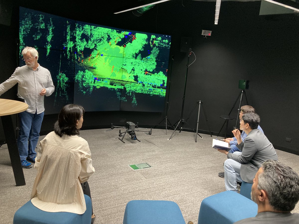 Pleasure to meet a visiting delegation from Daegu City, South Korea this morning, hosted by @iclei_oceania @cityofmelbourne @ICLEIKOREA. We spoke about sustainability priorities for Daegu, the work of @networkedcities & showcased the @FEITUnimelb Dlab technologies at @melbconnect