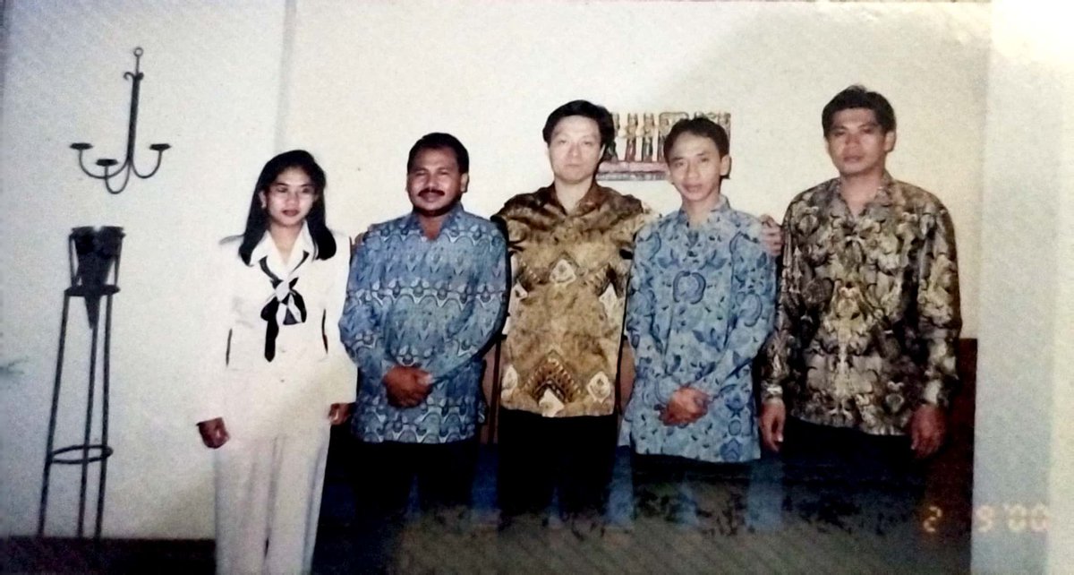 Ailbing's tweet photo. Tweet do your magic gw mau cari rekan rekan kerja nyokap dan bokap gw sama2 1 kantor pas gw lahir nyokap resign dari kantor itu, dan bokap gw yang masih tetep kerja dan pada 2009 bokap pensiun dini karena sakit, barangkali ada ORTU lu yang pernah kerja di PT SURYA AGUNG DM ME 🙏🏻 https://t.co/iAaXc5brsQ