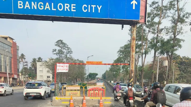 Bengaluru: Traffic prohibited as construction at Hebbal flyover begins today

Check alternative routes: news9live.com/city/bengaluru…

#Bengaluru  #HebbalFlyover #TrafficPolice #BengaluruPolice #BengaluruTraffic #Diversions #Advisory #CityNews