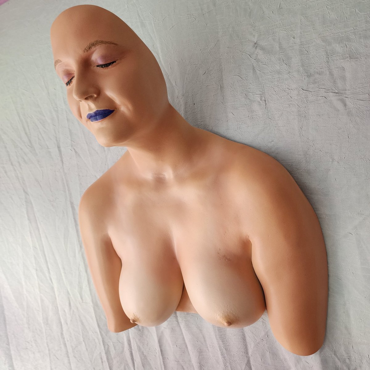 a_bodycasting's tweet photo. A lot of air brushing, pastel powders, fine brushing and a little mica magic. https://t.co/EHE8U1MgYq