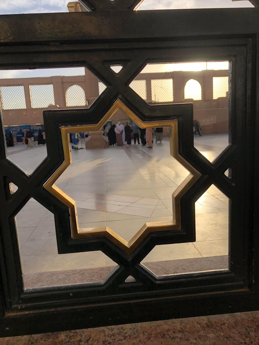 za_am313's tweet photo. في كل زيارات المعصومين  
توجد عبارة  ( ثم انكب على القبر الشريف ) 
إلا أئمتنا 💔
قبورهم  مهدمة وبعيدة 💔

 #البقيع_شاهد_تطرفهم

 #بناء_البقيع_حق https://t.co/tlMbIIJgtj
