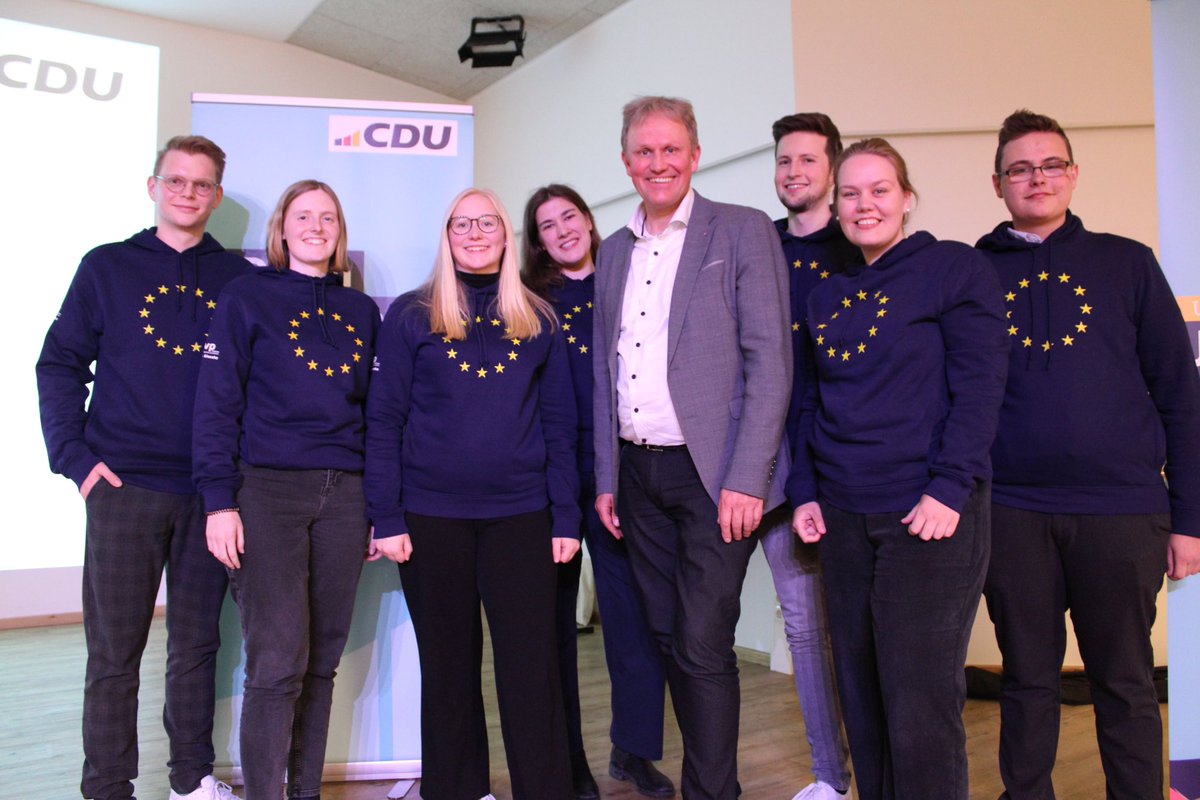 CDU_Lingen's tweet photo. Die @CDU im #Emsland - der Dachverband unserer drei Kreisverbände - hat einen neuen Vorstand gewählt und den Europawahlkampf eingeläutet. Hier der Pressetext von unserem Mitgliederparteitag: https://t.co/AMz9Sg8EaV https://t.co/Ah38jgqH2b