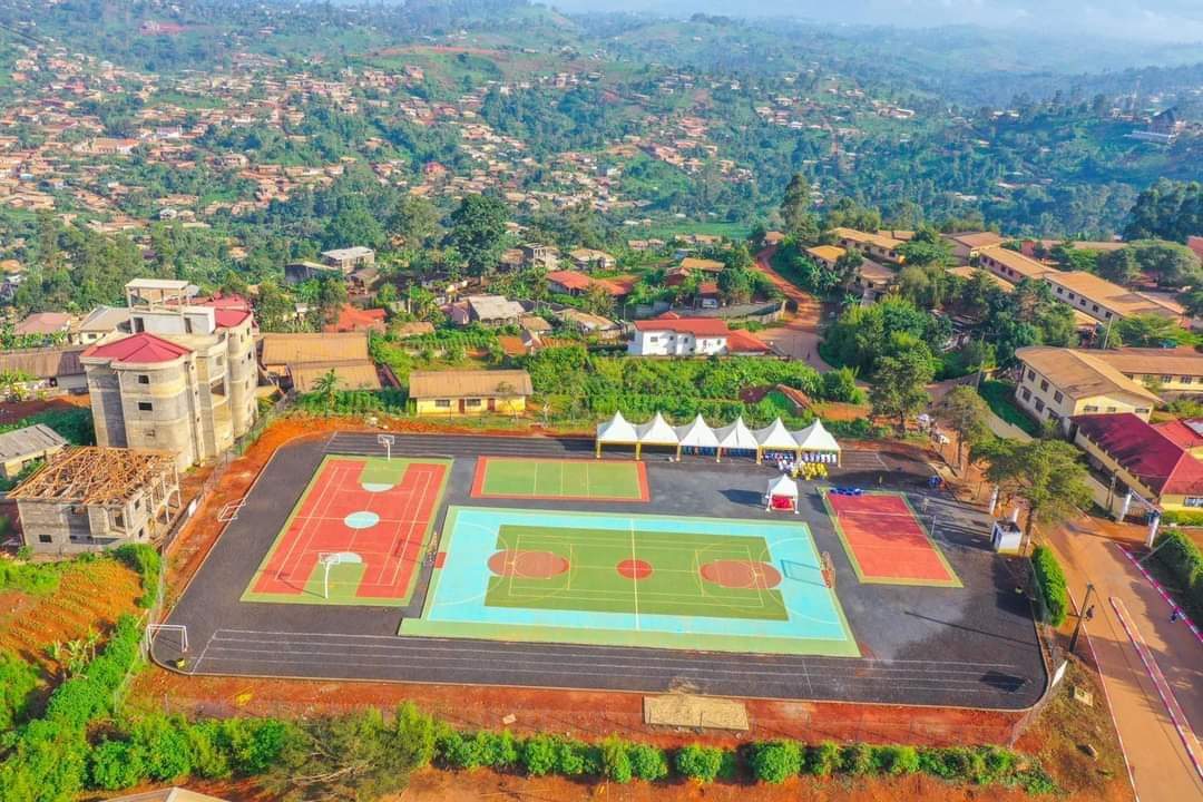 TheCameroonianZ's tweet photo. Nouveau complexe multisports du CENAJES de Dschang. 

#Cameroon https://t.co/3lRw88DkDr