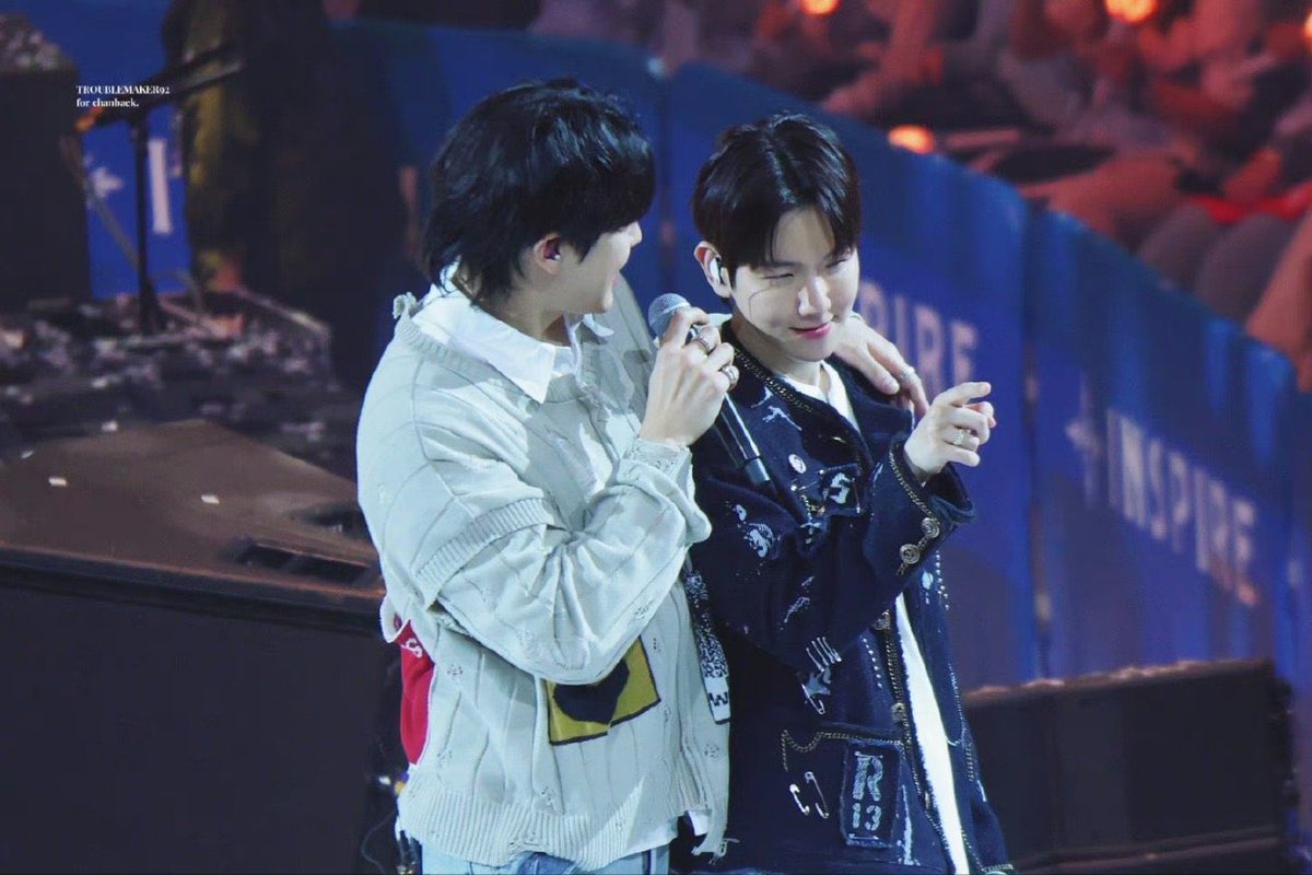 chanbaek_knows's tweet photo. CHANYEOL IS SO IN LOVE https://t.co/It3AIzK4qJ