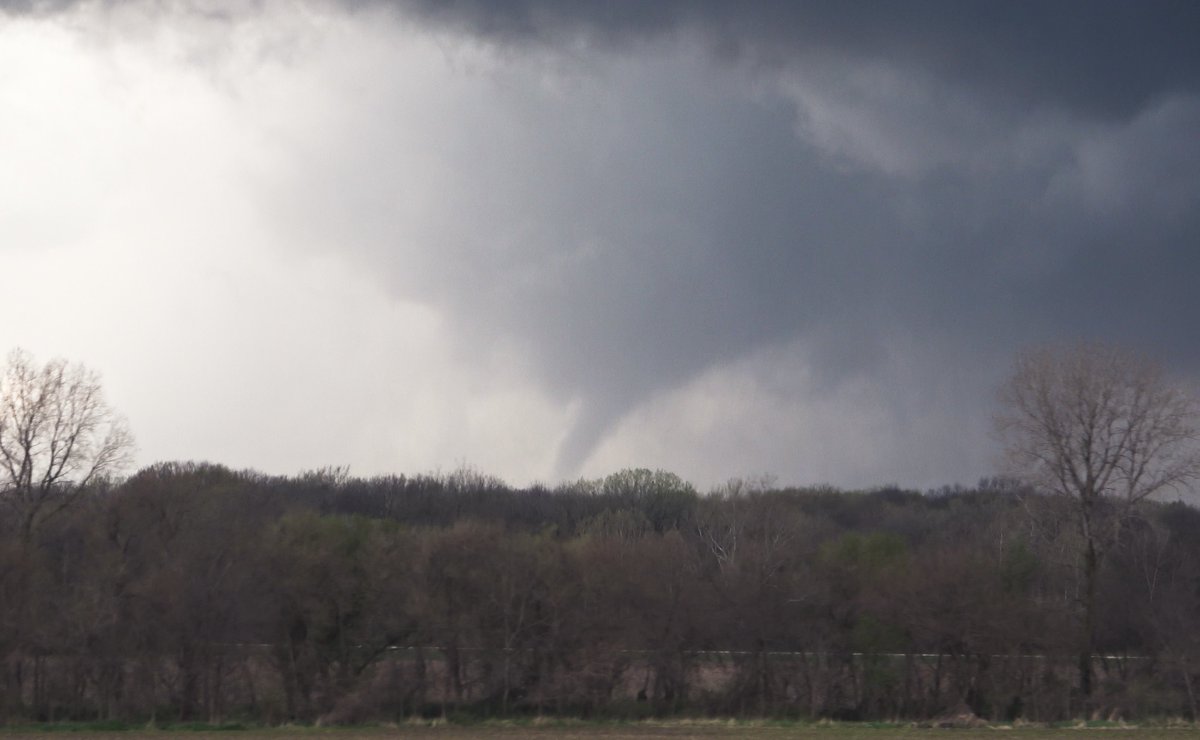 Our first clean view of the tornado north of New London, Iowa this afternoon. The video is so fun, but my eyes are so heavy. I’ll cut some highlights with coffee in the morning.