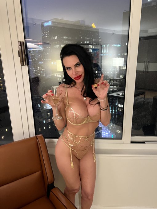 Ready to get the party started with your favorite HOT MILF?💋  💖https://t.co/oz6FcdRgau💖 https://t.co