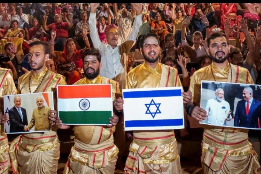 Stronger together. 🇮🇱🇮🇳

Every day I get messages from people in India who want Israelis to know that they are not alone. Jai Hind. Jai Israel!