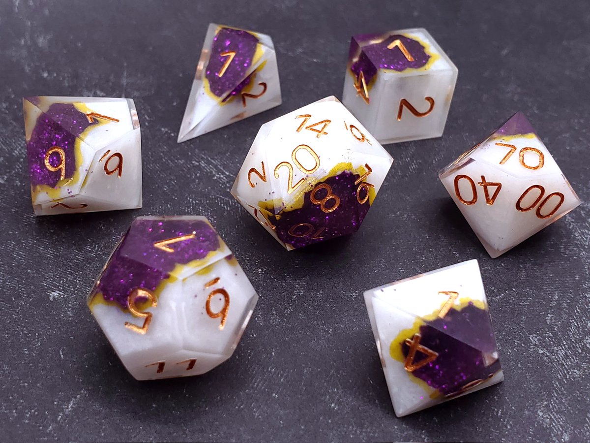 GeekMeUp_Scotty's tweet photo. Amethyst Core. Still love me some geodes. 

#dnd #dungeonsanddragons #dice #ttrpg #geodedice #sharpedgedice #handmadedice https://t.co/TrxOLUU6iG