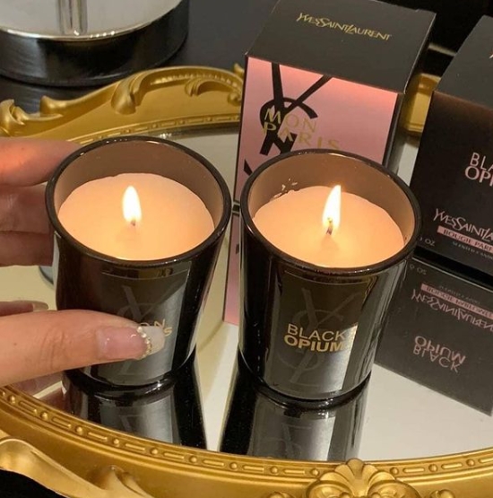 นอกจากตัวหอม ห้องเราก็ต้องหอม! YSL Black Opium Bougie Perfume Scented Candle เทียนหอมกลิ่นน้ำหอมตัวดัง Black Opium จาก YSL ให้หอมหอม ละมุน เย้ายวน ชวนเคลิ้มเป็นที่สุด 🕯️🥂 พิกัด📌 shope.ee/AKDvnkPWqn