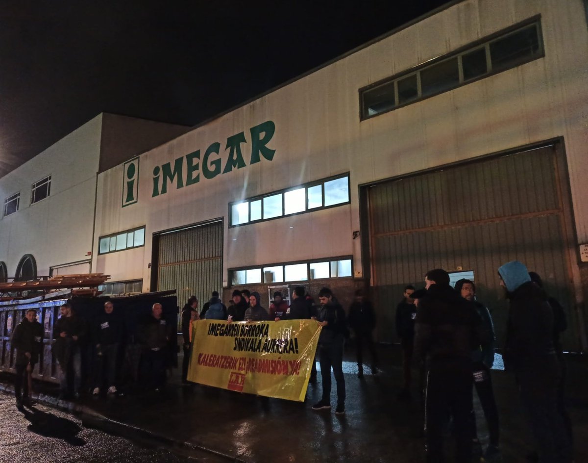 LABaiara's tweet photo. 🔴Lehen greba eguna IMEGAR lantokian Laudion, jarraipen oso zabalarekin
#KaleratzerikEZ
#ReadmisionYA
#BorrokaSindikalaAurrera

🔵Gran seguimiento en la primera jornada de huelga en #IMEGAR
en Laudio https://t.co/tMRrwZD5ny