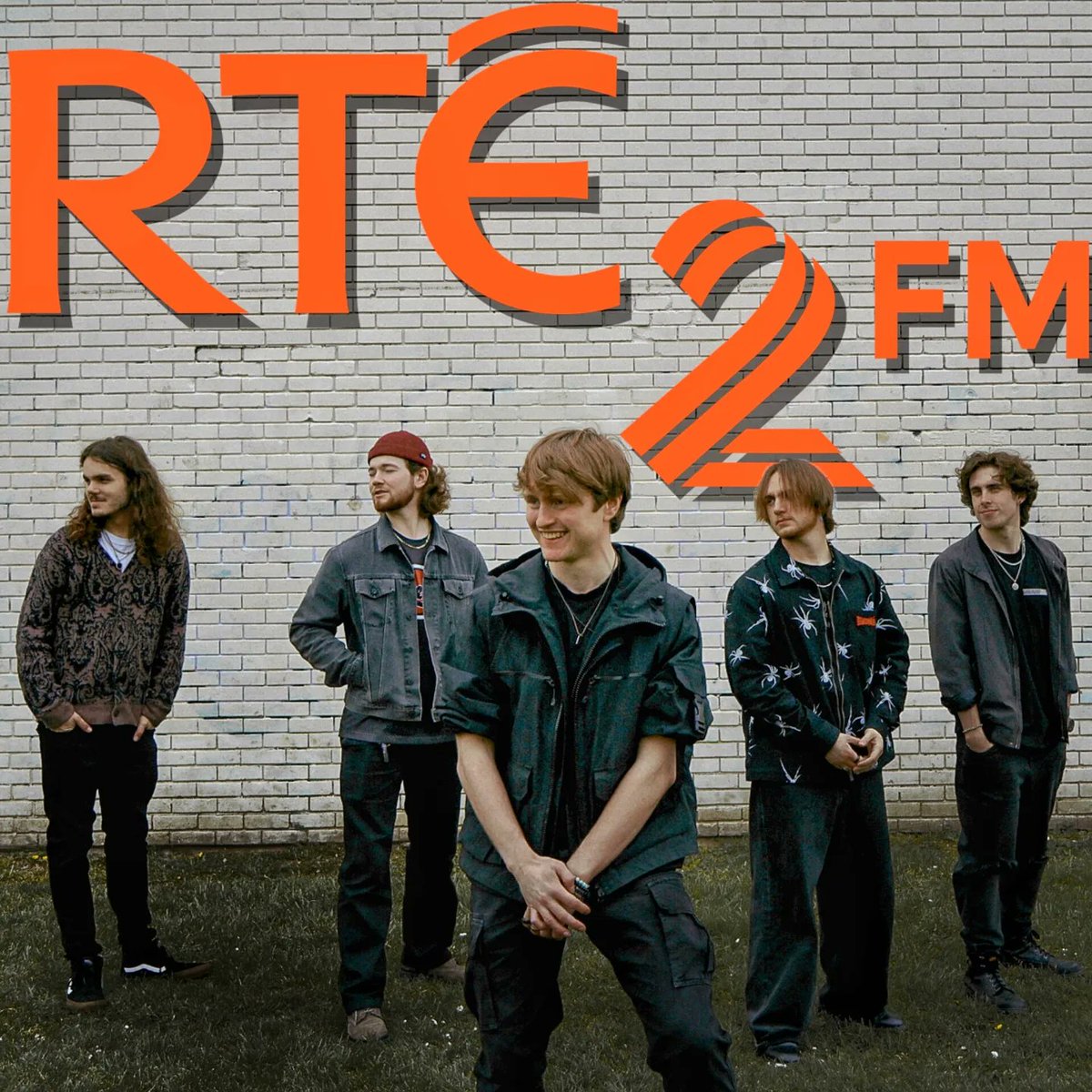 Incredible!! Massive thank you to the legend @talldanhegarty for closing his iconic 'The Alternative' show on @RTE2fm with 'World Needs Changing'. We cannot thank you enough for your continued support 🙏 listen back via link in bio (song at 55:33) Dan , this means the world!!