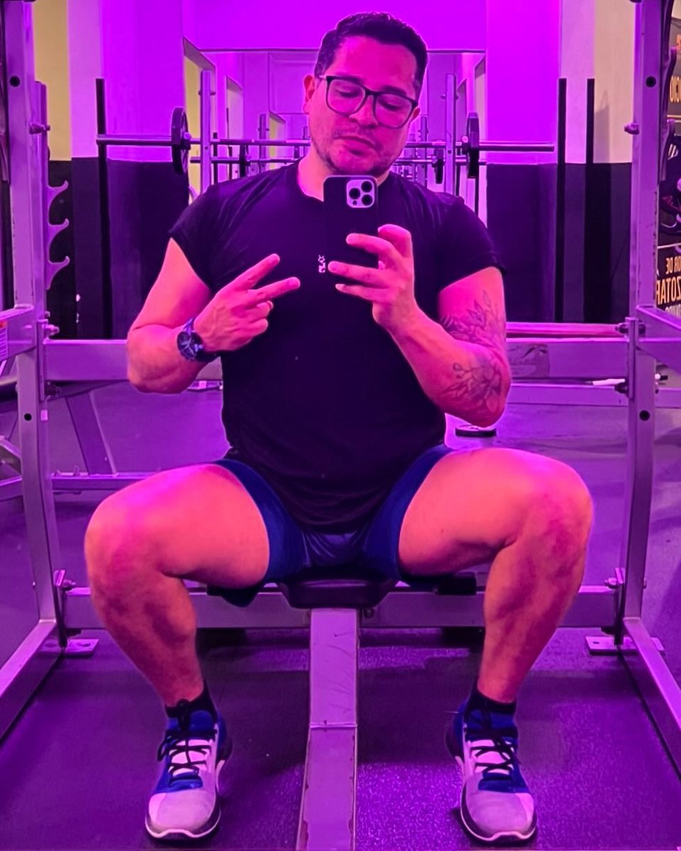 JuRoMaRo's tweet photo. Con la novedad de qué el gordito está pesando 92 kilos ósea 202 libras 😁 ahora el chiste es pasarlo a músculo y bajar el nivel de grasa!! 😬

#gymtime
#entrenamiento 
#actitud https://t.co/IMXABd5knf