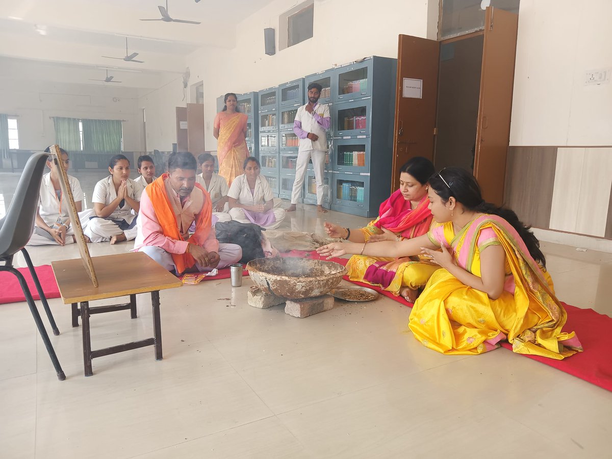 Fnps230's tweet photo. वात्सल्य कैंपस #गौहनिया में दुर्गा अष्टमी के शुभ अवसर पर नर्सिंग  इंस्टीट्यूट और गर्ल्स हॉस्टल  में पूजा और हवन किया गया l

#Navratri2024 #NursingCollegePrayagraj #FNPS #Gauhania #prayagraj #GNM #ANM #OTTechnician #DMLT #VatsalyaNursingCollege #nursingcollege https://t.co/RWfVct33An