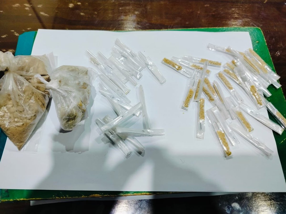 Successful operation by #Excise&NarcoticsControlDept.

Kudos to Excise Team South Karachi for nabbing Sameer & Arif Younis, notorious drug dealers in Karachi's 8 Chowk Lyari. Seized 250g heroin(Crash). Charge No.: 05/2024 filed. #NarcoticsCrackdown