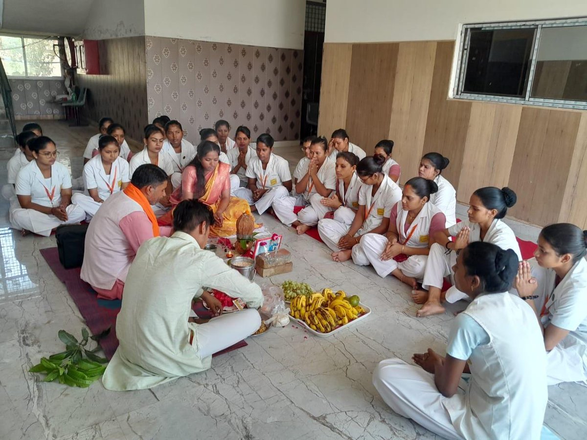 Fnps230's tweet photo. वात्सल्य कैंपस #गौहनिया में दुर्गा अष्टमी के शुभ अवसर पर नर्सिंग  इंस्टीट्यूट और गर्ल्स हॉस्टल  में पूजा और हवन किया गया l

#Navratri2024 #NursingCollegePrayagraj #FNPS #Gauhania #prayagraj #GNM #ANM #OTTechnician #DMLT #VatsalyaNursingCollege #nursingcollege https://t.co/RWfVct33An