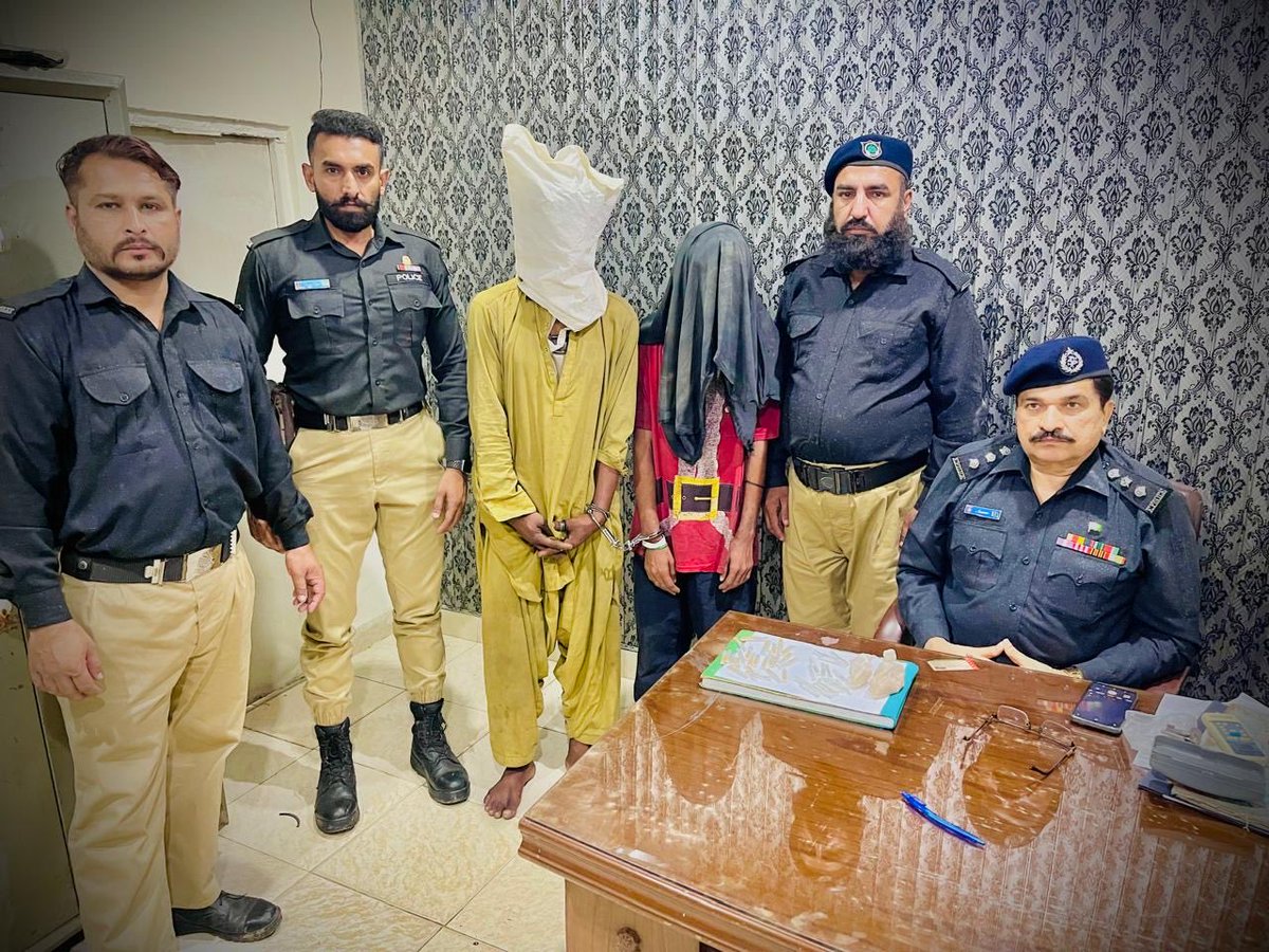 sharjeelinam's tweet image. Successful operation by #Excise&amp;amp;NarcoticsControlDept.

Kudos to Excise Team South Karachi for nabbing Sameer &amp;amp; Arif Younis, notorious drug dealers in Karachi&apos;s 8 Chowk Lyari. Seized 250g heroin(Crash). Charge No.: 05/2024 filed. #NarcoticsCrackdown