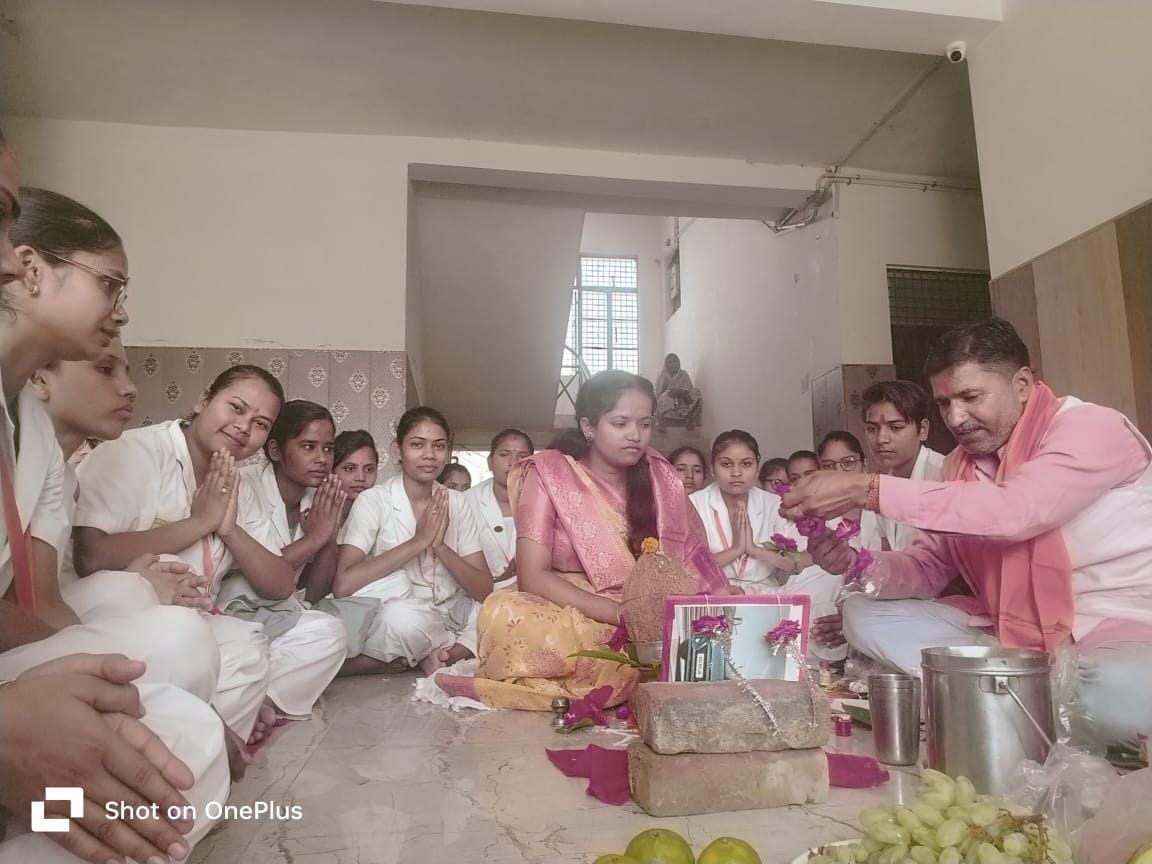 Fnps230's tweet photo. वात्सल्य कैंपस #गौहनिया में दुर्गा अष्टमी के शुभ अवसर पर नर्सिंग  इंस्टीट्यूट और गर्ल्स हॉस्टल  में पूजा और हवन किया गया l

#Navratri2024 #NursingCollegePrayagraj #FNPS #Gauhania #prayagraj #GNM #ANM #OTTechnician #DMLT #VatsalyaNursingCollege #nursingcollege https://t.co/RWfVct33An