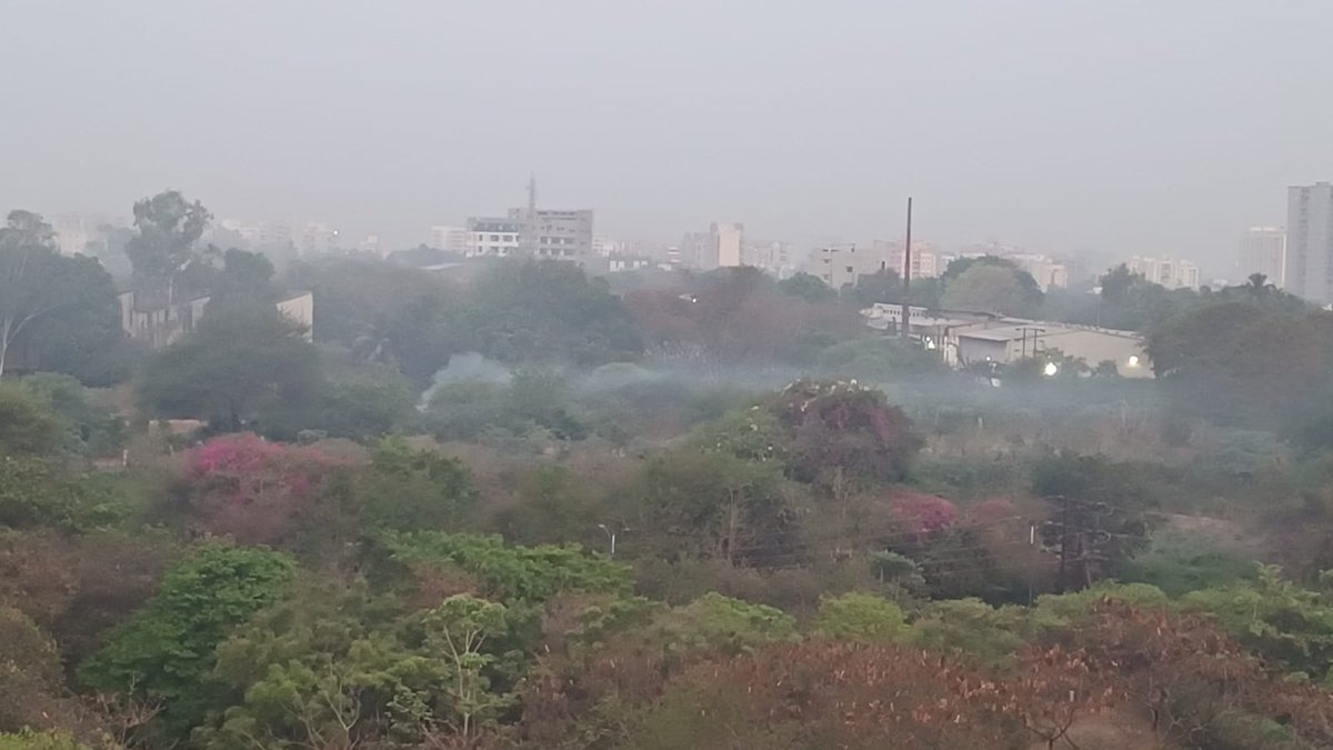 @PMCPune @mpcb_official @CPCB_OFFICIAL Almost daily, large-scale garbage burning near the canal in Hadapsar Industrial Estate, Pune, poses a serious health risk to thousands of residents in Magarpatta City. Authorities seem unconcerned, closing tickets without tangible outcomes.