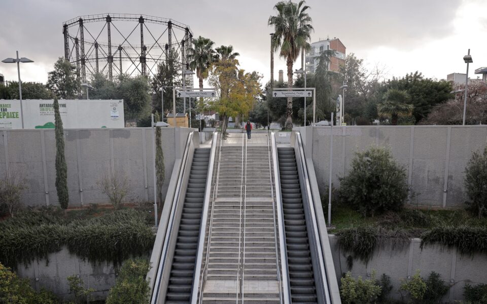 24-hour strike to paralyze transport dlvr.it/T5cBMr