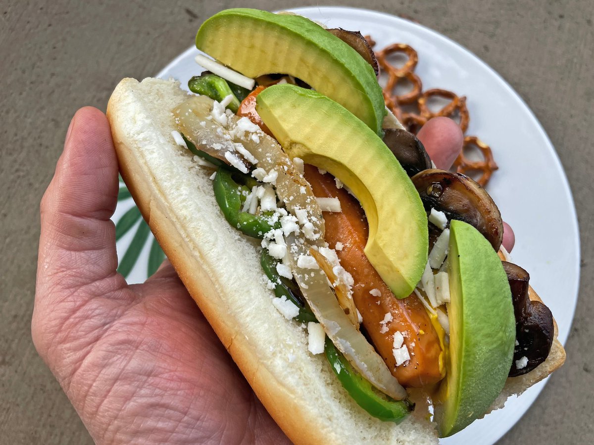 A Vegan Avocado Cheeze Dog, & Pretzels!
.
.
.
.
.
#vegan #veganfood #veganism #plantbased #veganhotdog #veganmeat #vegansausage #veganpork #avocado #avocadolover #pretzel #pdxvegans #portlandvegans