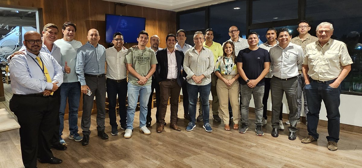 pepelucky10's tweet photo. Excelente 👌 Reunión con Nuestro Equipo de Socios de @BarcelonaSC . Se ratificaron los siguientes puntos:
1. ERRADICAR la Política de nuestra Institución. 
2. Trabajar 24/7 en favor de nuestro Club.
3. Respetar al Socio. Aunque pensemos diferente, JAMÁS Insultos ni Amenazas a nuestros mandantes.
4. ERRADICAR MONOPOLIO de Negociados de Jugadores.
5. Reformar Estatutos para crear candados Civiles y Penales a quien endeude al Club fuera de su presupuesto anual.
6. Automatizar la mayor parte de las áreas de la Institución. ERRADICAR Estómagos Agradecidos. 
7. Transparentar y Sanear todos los Fideicomisos del Club. Se acabaron los Negociados.
8. Sólo se respetarán contratos y Deudas respaldados por documentos  y pruebas bancarizadas en cuentas del Club. Enjuiciaremos penalmente respaldados por Asamblea de Socios Documentos Forjados de Deudas y Contratos inexistentes.

Buscamos con estos puntos a corto y  mediano plazo que se vuelva a creer Institucional y Económicamente en @BarcelonaSC y con esto atraer más auspiciantes y Socios. A largo plazo dejar las bases para que la Institución sea autosustentable en lo Económico y que cualquier préstamo de futuras Administraciones sea destinado a Inversión como nuestra Sede y Centro de Alto Rendimiento para nuestras Divisiones Inferiores y no a pago corriente como es actualmente.