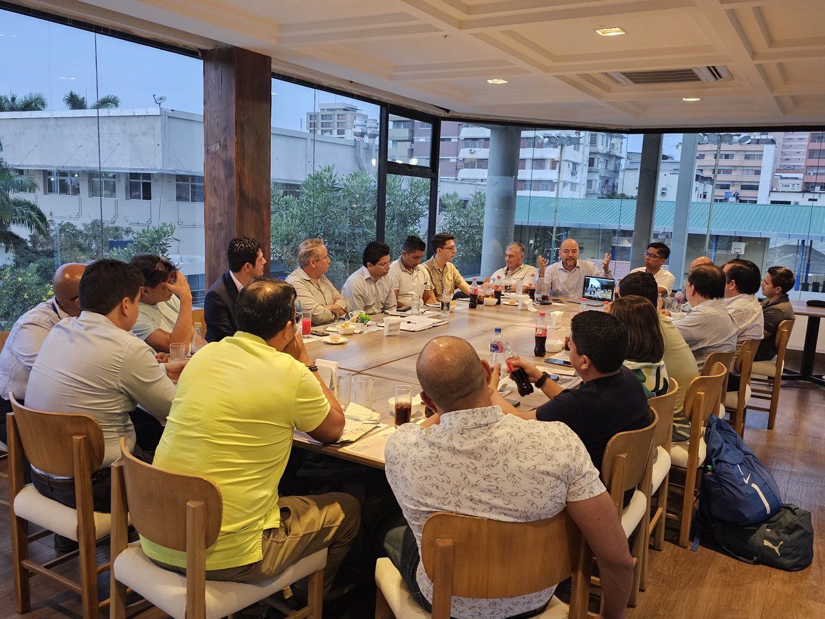 pepelucky10's tweet photo. Excelente 👌 Reunión con Nuestro Equipo de Socios de @BarcelonaSC . Se ratificaron los siguientes puntos:
1. ERRADICAR la Política de nuestra Institución. 
2. Trabajar 24/7 en favor de nuestro Club.
3. Respetar al Socio. Aunque pensemos diferente, JAMÁS Insultos ni Amenazas a nuestros mandantes.
4. ERRADICAR MONOPOLIO de Negociados de Jugadores.
5. Reformar Estatutos para crear candados Civiles y Penales a quien endeude al Club fuera de su presupuesto anual.
6. Automatizar la mayor parte de las áreas de la Institución. ERRADICAR Estómagos Agradecidos. 
7. Transparentar y Sanear todos los Fideicomisos del Club. Se acabaron los Negociados.
8. Sólo se respetarán contratos y Deudas respaldados por documentos  y pruebas bancarizadas en cuentas del Club. Enjuiciaremos penalmente respaldados por Asamblea de Socios Documentos Forjados de Deudas y Contratos inexistentes.

Buscamos con estos puntos a corto y  mediano plazo que se vuelva a creer Institucional y Económicamente en @BarcelonaSC y con esto atraer más auspiciantes y Socios. A largo plazo dejar las bases para que la Institución sea autosustentable en lo Económico y que cualquier préstamo de futuras Administraciones sea destinado a Inversión como nuestra Sede y Centro de Alto Rendimiento para nuestras Divisiones Inferiores y no a pago corriente como es actualmente.