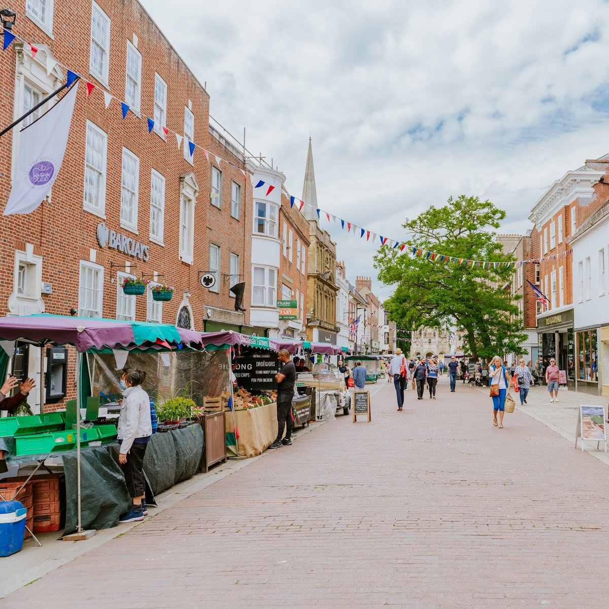 It's market day today in Chichester, and the Farmer's Market is expected to in the city streets this Friday from 9am to 2 pm with a delightful array of fresh produce and artisanal goods. #Chichester #FarmersMarket #SupportLocal