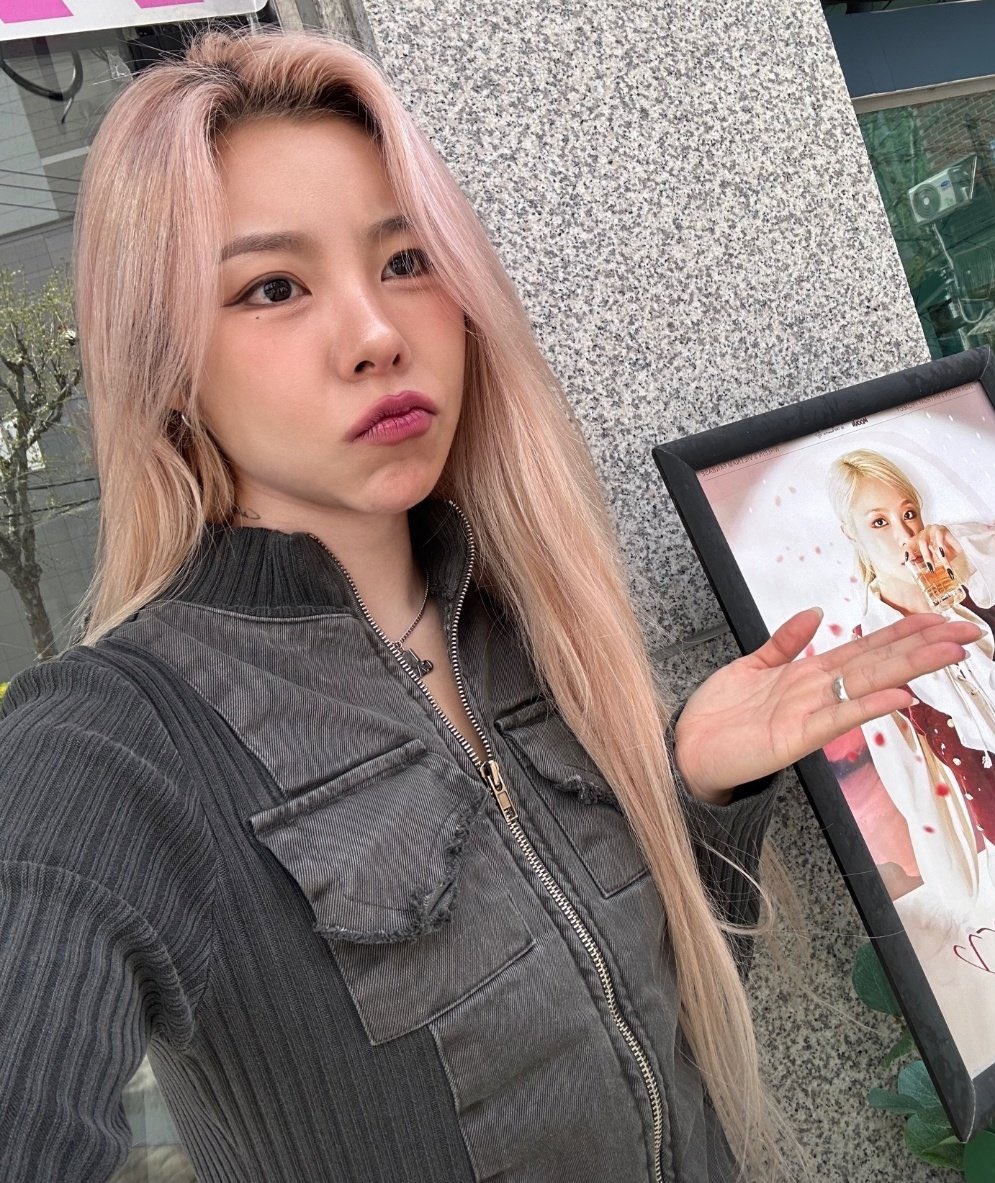JWIrresistible's tweet photo. Wheein zip-up - Innermute 🔘 https://t.co/AnqcXYZ4FM