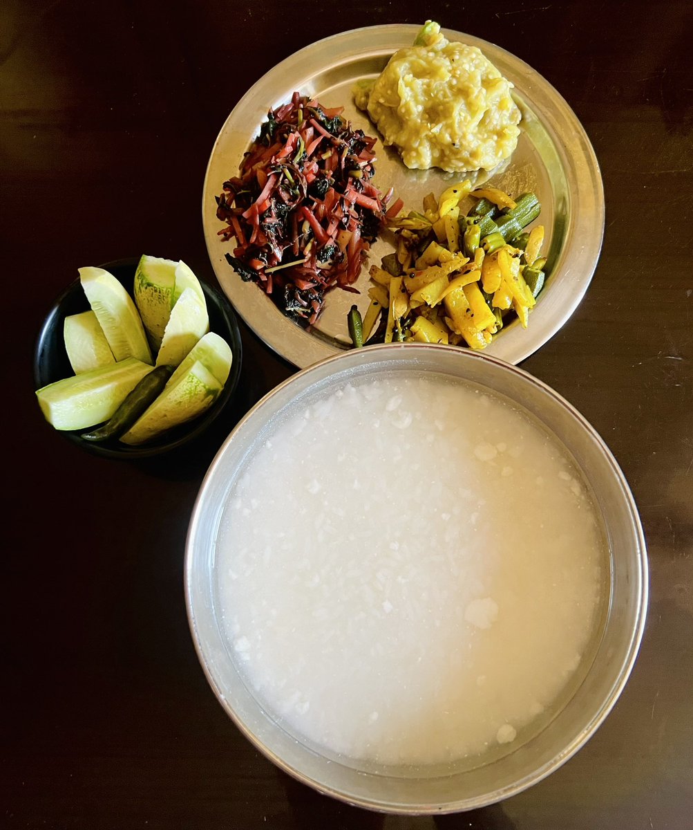 Tour pe nikalna tha, so what could have been the best breakfast than Pakhala platter to keep myself hydrated and in balance whole day considering the massive heatwave outside.