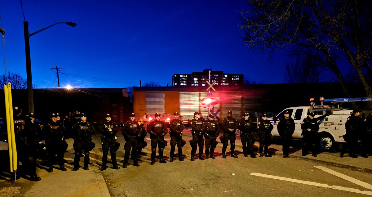 Police presence in front of railway at Palestine solidarity protest in #Toronto tonight. #ArmsEmbargoOnIsrael #ShutItDown4Palestine