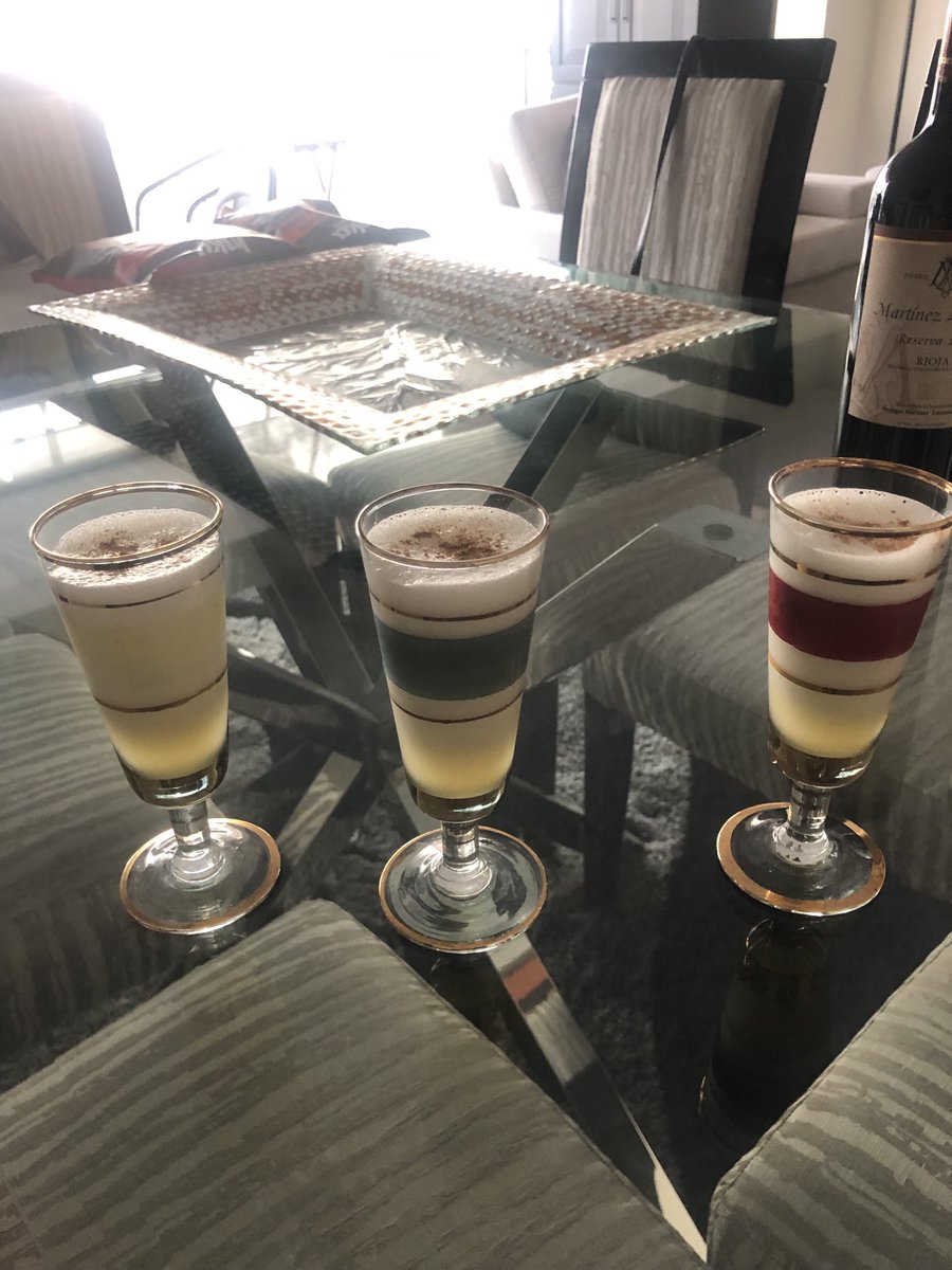 Que rico que te inviten un delicioso pisco sour después de un día muy estresado