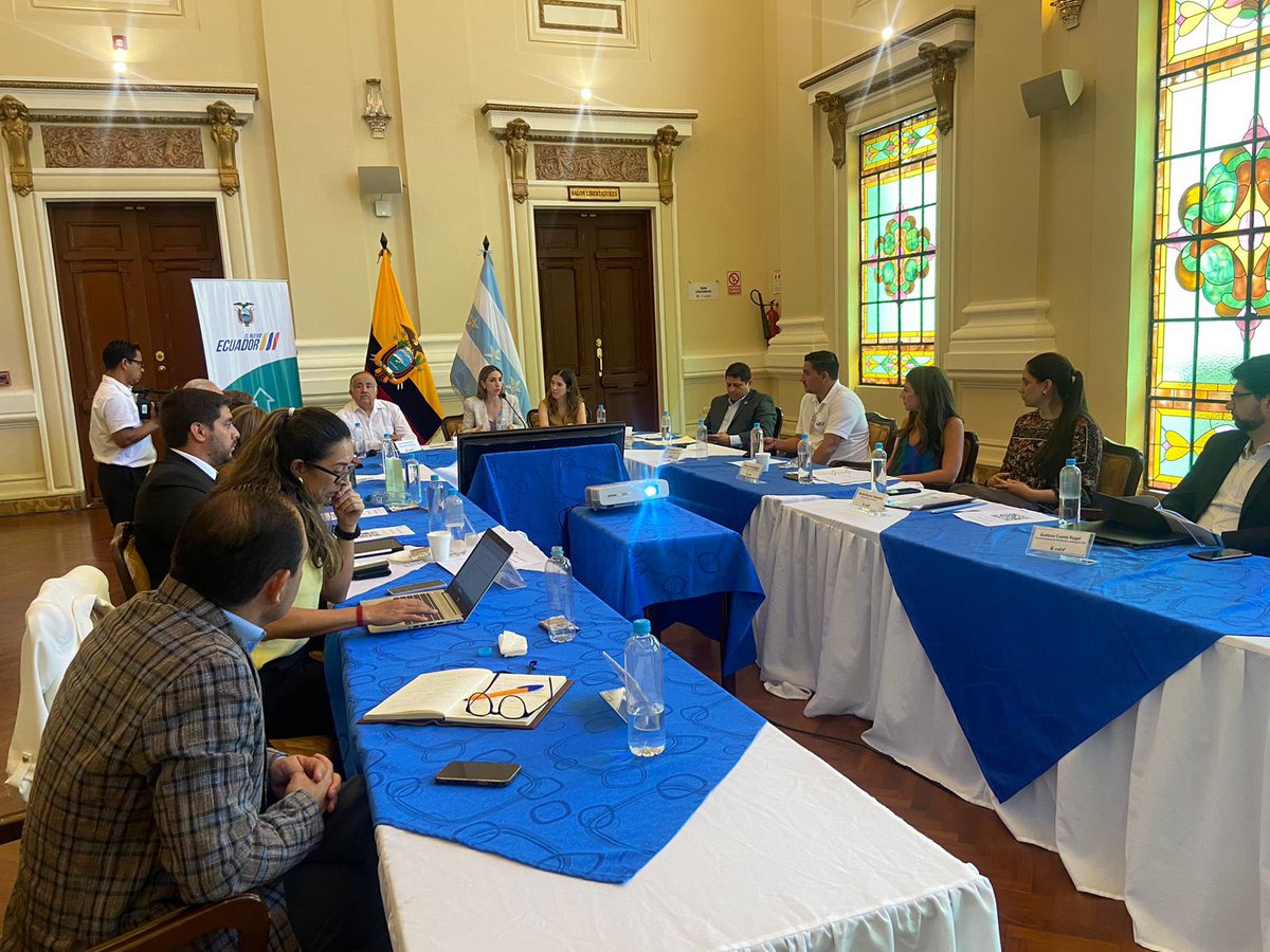 Hoy desarrollamos el 3er Gabinete de Desarrollo Productivo en la ciudad de Guayaquil, con el aporte y compromiso de varias carteras de Estado. 🇪🇨 Articulamos acciones para fortalecer el sector productivo y económico, desde la implementación de programas de educación financiera…