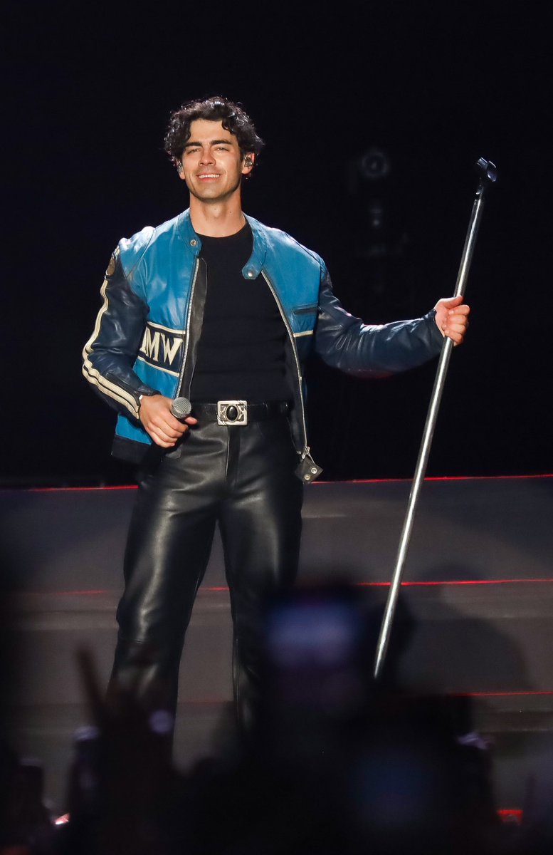 Joe Jonas the man that you are!!!!