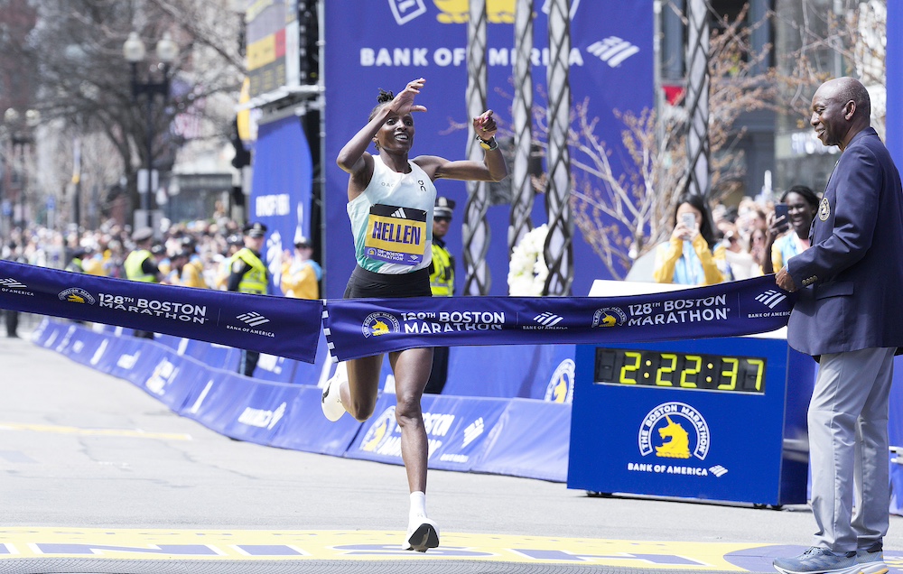 Just sent out a special Boston Marathon issue of the Fast Women newsletter. Check your inbox or read it here: fastwomen.substack.com/p/fast-women-t… Photo courtesy of the B.A.A.