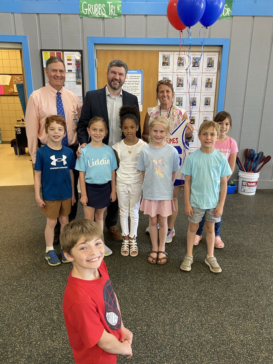 EEECEnterprise's tweet photo. Thank you to Al Teacher of the Year Jeff Norris for stopping by Brookwood Elem. To visit with our Teacher of the Year Finalist, Mrs. Shelley Grimes! ⁦@JeffNorris0426⁩ ⁦@EnterpriseChmbr⁩ ⁦@EnterpriseHighS⁩ ⁦@epriseschools⁩ ⁦@thomas_zel⁩ https://t.co/g1PWQDngZ2