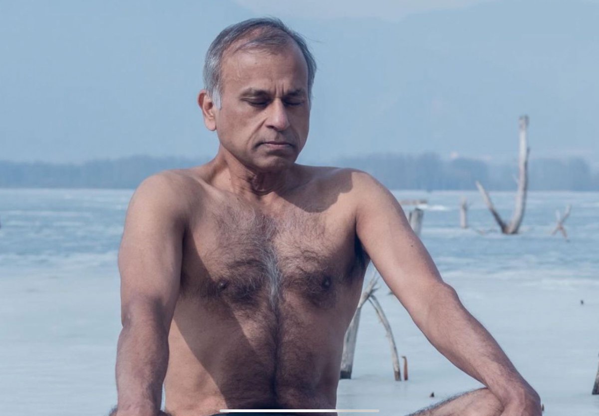 ErikSolheim's tweet photo. Siddharth Chatterjee, the Indian 🇮🇳 head of the UN in China 🇨🇳, is making waves on Chinese social media where he showcased his tough yoga and fitness exploits, including breathing exercises in sub-zero temperatures

Bravo my friend ❤️!

https://t.co/v9xAuyqmRz https://t.co/MPumWUy2oE