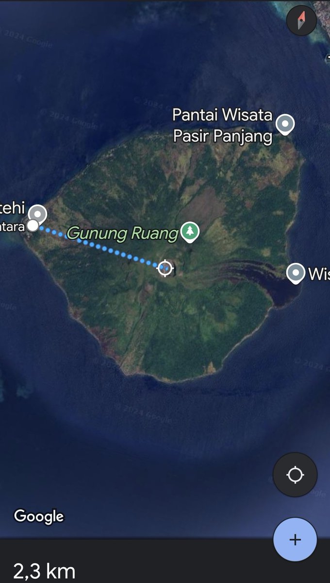 infomitigasi's tweet photo. Jarak antara pemukiman penduduk dengan puncak Gunung Ruang hanya 2km. Proses evakuasi cepat agak sulit dilakukan karena harus via jalur laut. kami berdoa semoga semua penduduk dapat terevakuasi semua dengan selamat. https://t.co/YYIUAIRISy